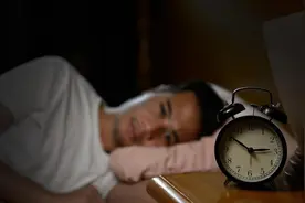 经常“早醒”是怎么回事？医生：可能是6种疾病发出的信号图片