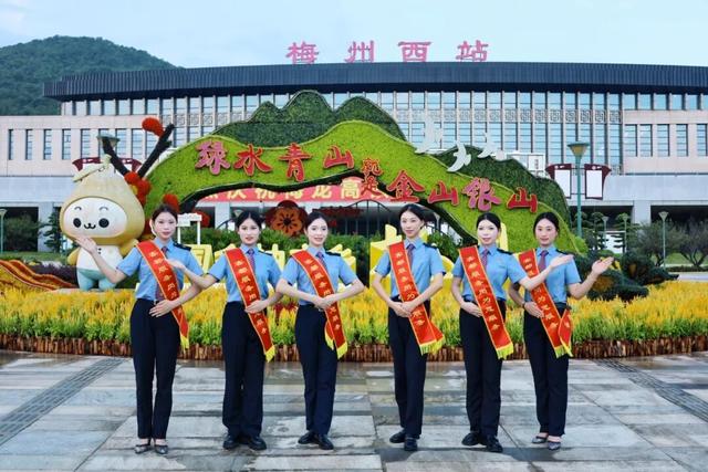 别再去人挤人！这座宝藏小城，一半是山水，一半是客家味