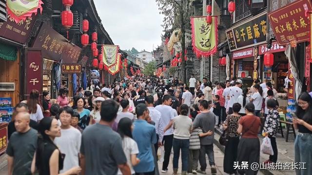 重庆低调的百年古镇，藏有清代老街，是一位领导人和英雄人物故乡