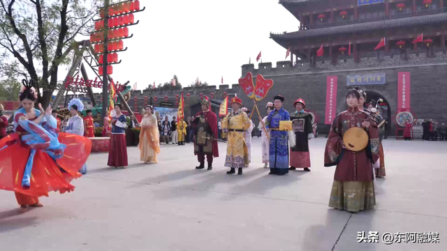 东阿：双节假期首日景区人气爆棚 文旅盛宴点亮假日时光