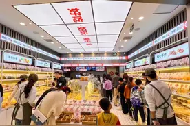 吃不起瓜子花生？“穷鬼”止步炒货店，网友：连中产都失了体面图片