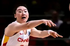 中国女篮奥运12人大名单出炉！潘臻琦意外出局，32岁中锋入选图片