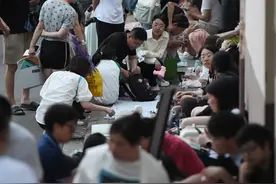 堪比商场促销！山西财经大学校园“跳蚤市场”火起来图片