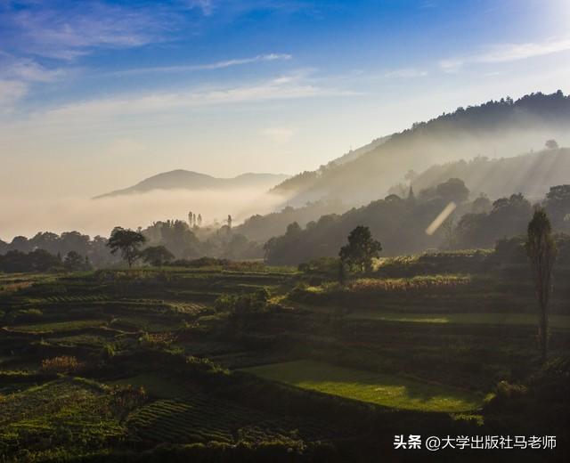 山月下的低眉与昂首——在绩溪上庄读胡适
