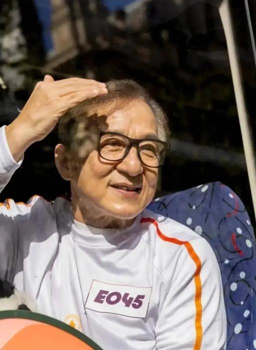 71岁成龙不再隐瞒，公开去世后留特殊礼物，病逝传闻早真相大白