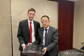 春晚为啥邀请美国人埃文凯尔和OneRepublic乐队，我来科普一下图片