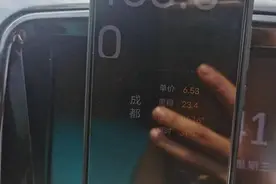 “黑车”喊客称“打表计费”，原本60元的费用被收155元，公安：罚！图片