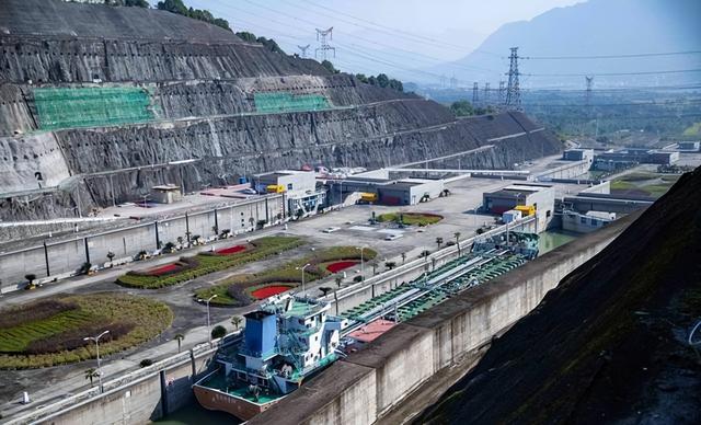 三峡大坝“账本”出炉：运行了20余年，当初2500亿投入回本了吗？