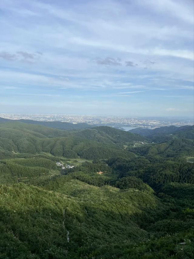 南昌梅岭封神！藏在市区的“小庐山”，40分钟直达的春日宝藏地