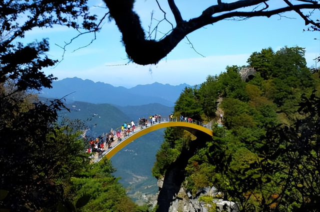 文旅项目陷“倒闭潮”，花20亿打造的古城，游客不买账亏损超10亿