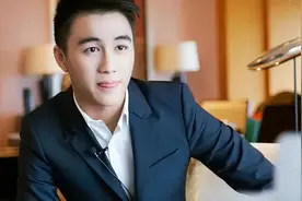 29岁的他，过着“霸总小说”人生图片