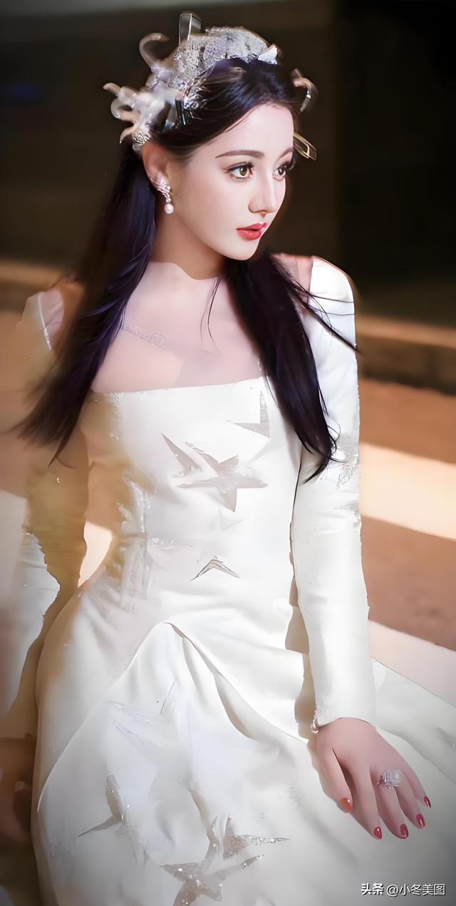 迪丽热巴这生图，绝了！胸前小疙瘩都能瞧见，可颜值依旧无敌！