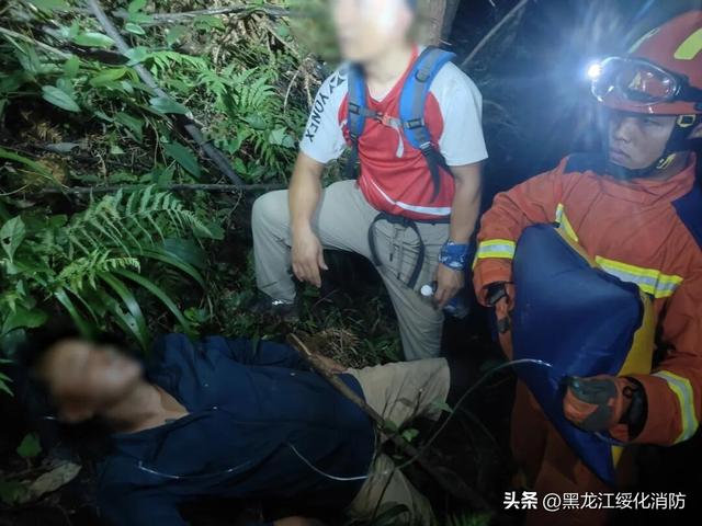 结伴登山被“刺客”追着咬！一成年男子倒地昏迷