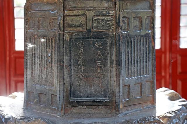 西安:市民游客打卡“草堂烟雾”