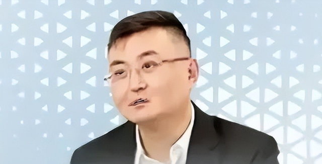 一个都跑不掉！华为600万年薪高管，带13人偷芯片，如今下场解气