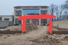 “有衣没帽，守不住财”现在的院子大门有必要加帽檐吗图片