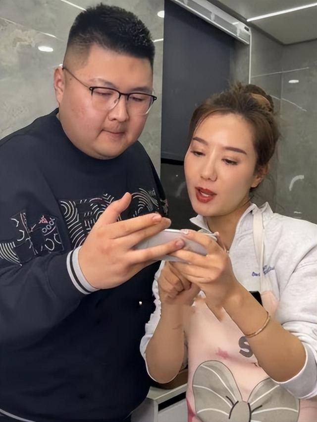 猴哥正式官宣离婚后续，根本原因曝光，幼稚不成熟，孩子成导火索