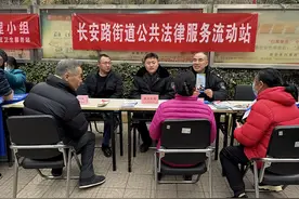 ‘流动站’启航进社区 微服务送法暖民心图片