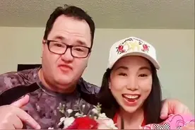 四川单亲妈妈爱上美国老头，52岁远嫁美国，直言嫁对人永远18岁！图片