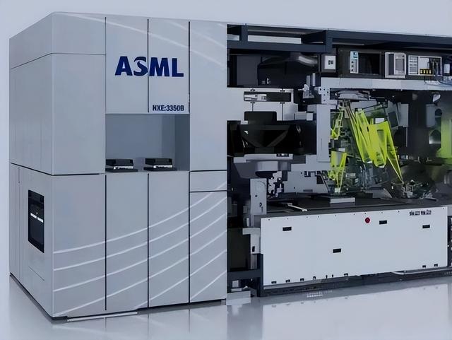 我国首台纳米压印光刻机交付：对标荷兰巨头ASML，直击西方的要害
