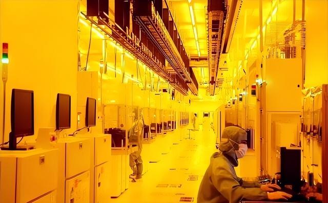 哈工大突破的并不是光刻机技术，外媒：中芯国际“赢麻”了