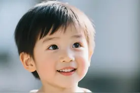 孩子磨蹭别喊“快点”！聪明家长1句话，让娃主动提速不拖拉图片