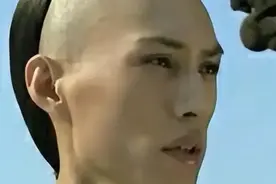 年轻时长得不咋地，上了年纪“帅到掉渣”，这五位男星对比好明显图片