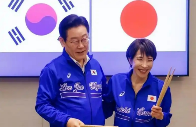 中韩谈判登场，高市早苗反华路线完了	，关键时刻，特朗普送来助攻