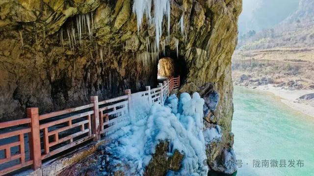 陇南，在冰瀑与雪野之间。