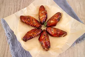 在家做蜜汁烤鸡翅，比外面卖的更香图片