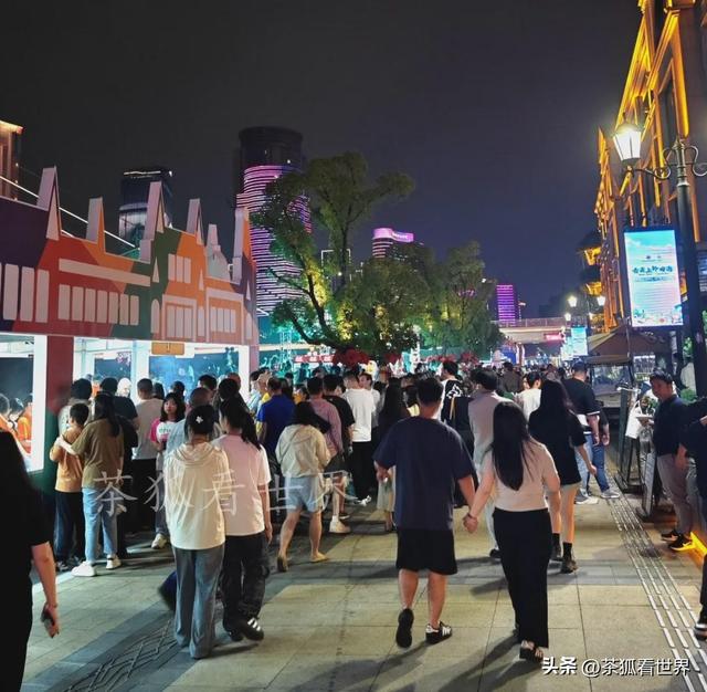 宁波老外滩夜市：中国经济的缩影