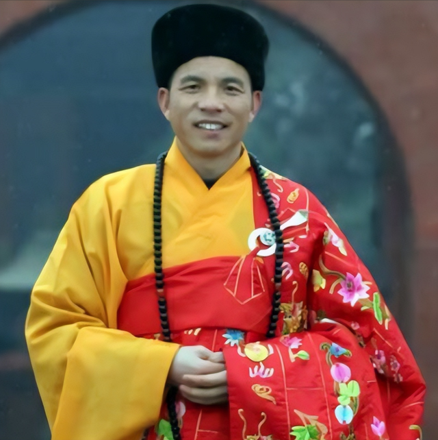 少林寺官宣新主持不到1天，恶心一幕出现，遭网友质疑，理由一致
