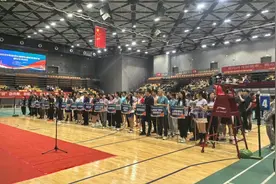 太原市迎泽区：激情开赛、欢乐挥拍，这场羽毛球赛打得火热图片