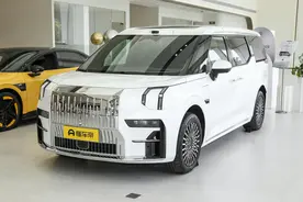 新车 | 售46.9万元/CLTC续航里程702公里 新款极氪009六座行政版到店图片