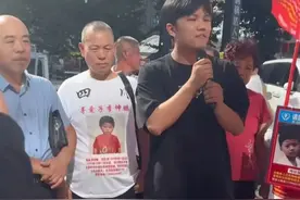 解清帅步入解爸大爱后尘，给寻亲家长送月饼，网友:又官宣一个图片