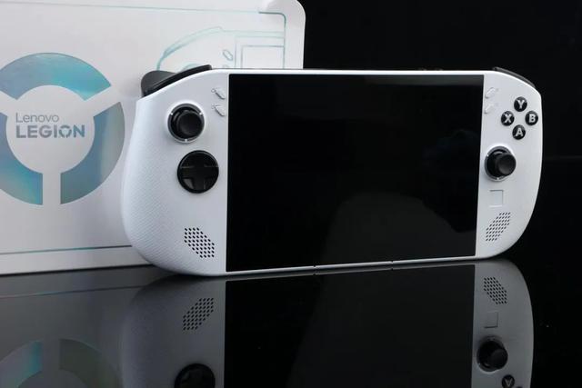 配备长江存储PC411 SSD、畅玩《黑神话：悟空》！联想拯救者Legion Go S游戏掌机体验