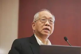 丘成桐：培养基础科学人才，须由初中做起图片