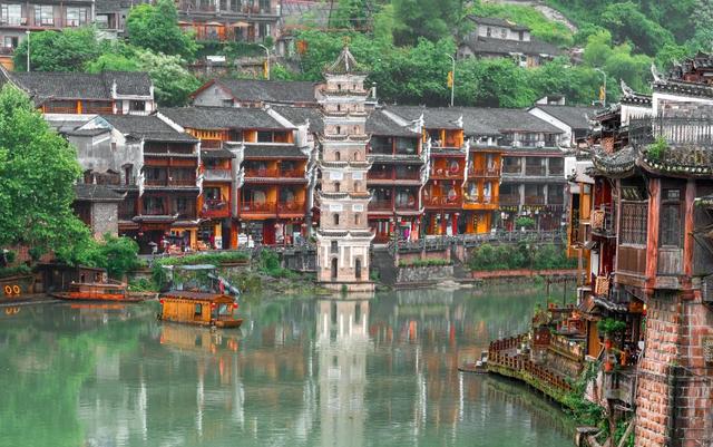 这座千年古镇是5A级景区，不要门票、人少景美、值得一去