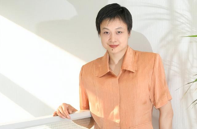 入日籍嫁日本丈夫，击败邓亚萍大喊吆西的她，如今竟想回上海养老