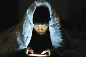 14岁男孩半夜房间传出异响，妈妈高情商做法堪称教科书，值得借鉴图片