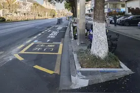 平江路口，可这样临时停靠！图片