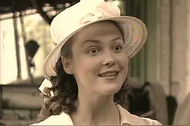 《钢铁是怎样炼成的》中神甫的女儿跳舞时露出“三角裤衩”真相考图片