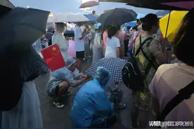 北京之旅（三）：冒雨看天安门广场升旗仪式图片