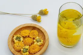 “菊花茶”除了能下火，竟还有这5个好处，看到不妨给自己泡一杯图片