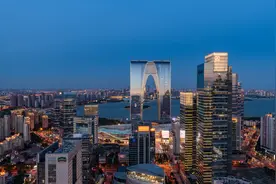 新万亿消费之城来了：一普通地级市竟跑赢众省会，一路狂飙！图片