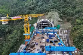 渝昆高铁两座超7公里隧道贯通图片