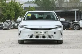 广汽丰田凯美瑞双擎版：2.0L混动+轴距2825mm！考虑家用划算吗？图片