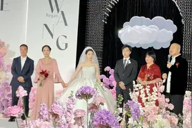 “刘能”王小利亲家背景曝光！北京有别墅，前年买路虎家中有保姆图片