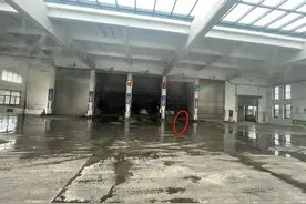 掉进垃圾站的清洁工能生还吗？压缩后被万吨垃圾埋两月，或成干尸图片