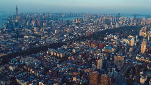 中国下一个“香港”，不是成都、上海，这座城市才是黑马！